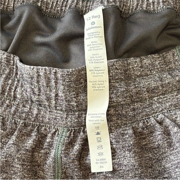 Lululemon Sz 12 Hotty Hot Short 2.5' Heather Lux
Multi Black / Heathered Black - Picture 9 of 12